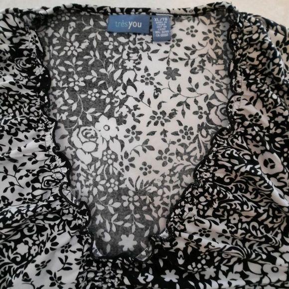 tres YOU Soft Black and White Floral Printed Scalloped Neck Top Ladies size XL - Picture 3 of 9